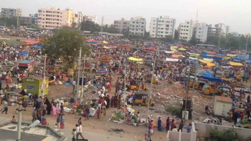 2,000 people visit Miyapur to get govt land after seeing WhatsApp Msg