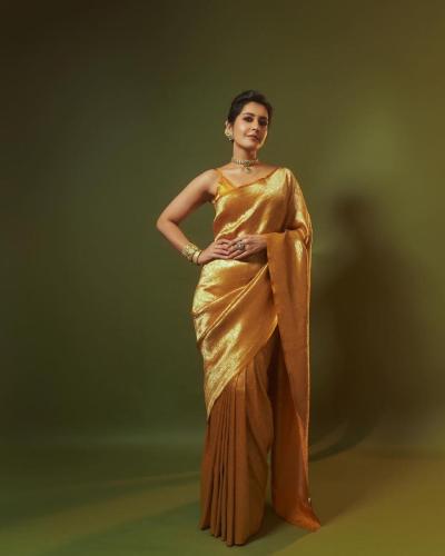 Rashi-Khanna-Shines-in-Elegant-Gold-Saree-3