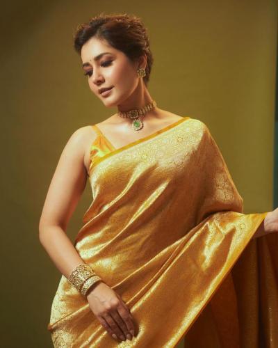 Rashi-Khanna-Shines-in-Elegant-Gold-Saree-4
