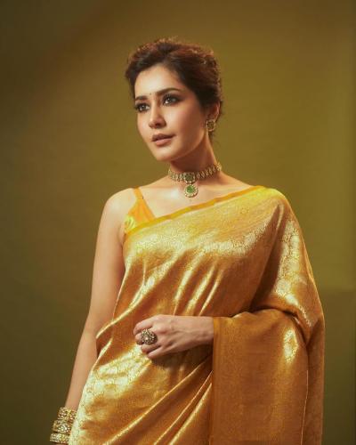 Rashi-Khanna-Shines-in-Elegant-Gold-Saree-5