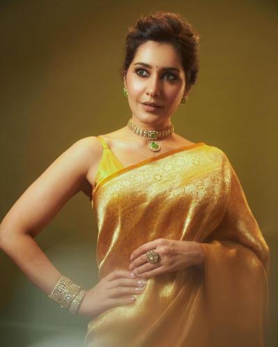 Rashi-Khanna-Shines-in-Elegant-Gold-Saree-6